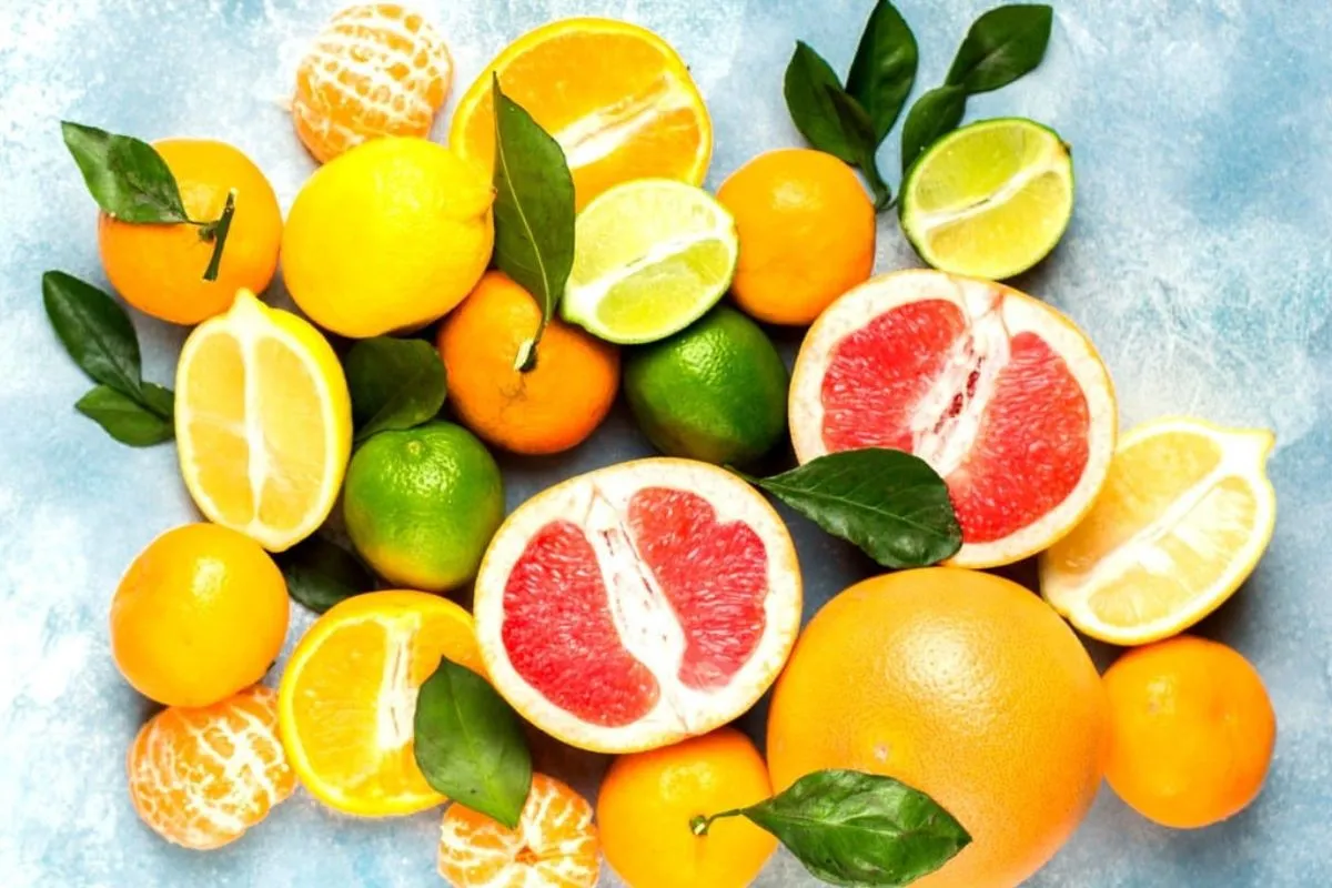 Limão, fruta cítrica rico em vitamina C, fibras e antioxidantes. Fortalece o sistema imunológico, ajuda na digestão e perda de peso.