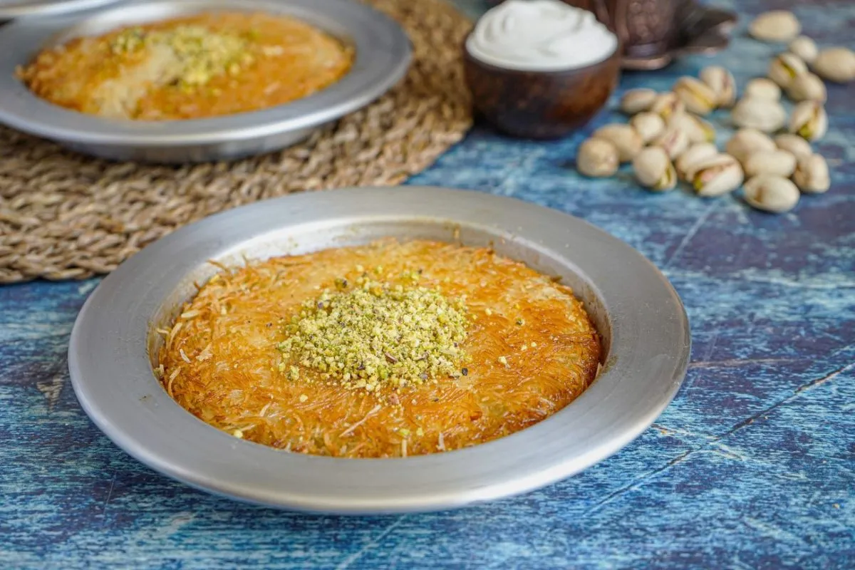 Descubra o saboroso Knafeh